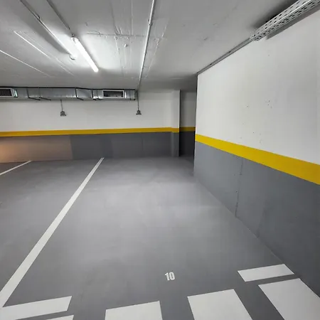 Se Cathedral Roof House * フンシャル